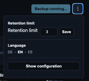Einstellungsmenü mit der Möglichkeit zur Konfiguration, wieviele normale Backups aufbewahrt werden sollen. Darunter eine Liste von verfügbaren Sprachen, in denen das Frontend angezeigt werden kann. Der Button "Show configuration" öffnet ein read-only Fenster mit der Anwendungskonfiguration aus der Datei application.properties.